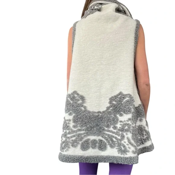 See and Be Seen OS Cream Gray Paisley, Sherpa, Drape Collar, Open Lagenlook Vest - Picture 16 of 16